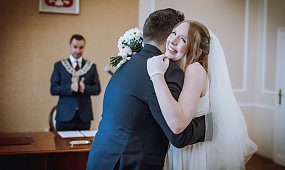 Najpierw ciąża, teraz sekretny ślub. W sieci krążą zdjęcia tajemniczego męża kontrowersyjnej celebrytki