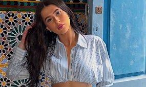 Rozgogolona Roksana Węgiel pręży się przed obiektywem. Wypina się w mikroszortach i eksponuje rzyć w pełnej krasie [zdjęcia]