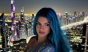 Gwiazda disco polo niemal nagusieńka. Agbe wypina wdzięki w domowym zaciszu: "To już przesada" [wideo]