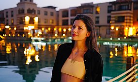 Agnieszka Sienkiewicz wypięła rozgogolone ciało w mikroskopijnym bikini. Fani podzieleni: "Wielkanoc to nie czas na to" [zdjęcie]