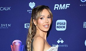 Doda w koronkowej mini. Rozcięcie odsłania "czułe miejsce" i niebotycznie zgrabne nogi. Fani wprost "Lala w negliżu"