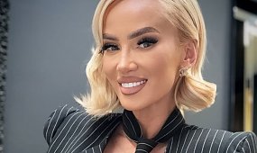 Izabela Macudzińska bez stanika walczy z grawitacją w kusych paseczkach. Jeden nieostrożny ruch, a wszystko będzie na wierzchu [zdjęcia]