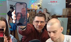 Paweł Marchewka wpłacił kosmiczną sumę u Łatwoganga. Pokazał się z żoną. Kim jest i na czym zbił fortunę?