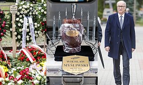 Szychy na Powązkach i poruszający gest historyka. Świat pożegnał mistrza pióra