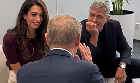 Szczęka opada! George Clooney uciszył żonę przed tysiącami Polaków? Publiczność aż zamarła [wideo]