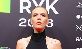 Daria Zawiałow wparowała na galę i bez żenady odsłoniła ciało. Głębokie wycięcia wywołały burzę, w sieci wrze [zdjęcia]