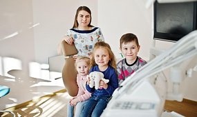 Jak wybrać gabinet stomatologiczny dla całej rodziny?