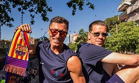 Robert Lewandowski bez hamulców na paradzie. Wulgarne słowa do Szczęsnego, bramkarz musiał go uciszać [wideo]