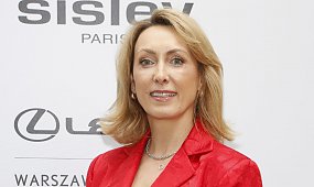 Anna Kalczyńska świeci gibką nóżką. Internauci nie mają wątpliwości: "Polska Angelina Jolie" [zdjęcia]