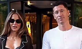 Anna Lewandowska w prześwitującej piżamie i staniku nocą w Mediolanie. Fani miażdżą stylizację: "To dno, pani Aniu" [wideo]
