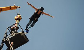 21-letnia kobieta zginęła po skoku na bungee. Zapomnieli przypiąć linę