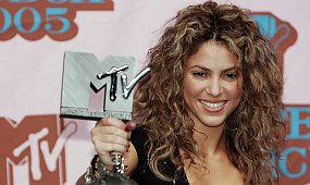 Shakira po raz czwarty rozpaliła Mundial do czerwoności! Prześwity i ultrakrótka mini rozgrzały internet [wideo]