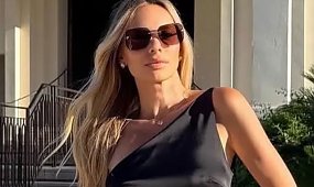 Ciężarna Izabela Janachowska wygina się w satynie i opina brzuszek. Fani wprost: "Ciąża pani służy" [zdjęcia]