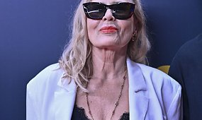 Grażyna Szapołowska bryluje z 25-letnią wnuczką. Karolina w kusej mini skradła show, fani patrzą tylko na jedno [zdjęcia]