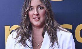 Karolina Szostak bez spodni wdzięczy się przed obiektywem. Ta stylizacja zaskakuje [zdjęcie]