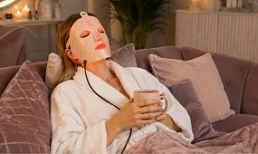 Wieczorne SPA 2.0. Ten krok w pielęgnacji jeszcze niedawno kojarzył się z gabinetem kosmetycznym