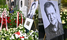 Tajemniczy znak zamiast krzyża na grobie Jana Frycza. Niewielu wie, co oznacza ten symbol [zdjęcia]