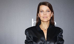 Joanna Jabłczyńska oplotła ciało w ponętną satynę. Za kulisami padły bardzo gorzkie słowa [zdjęcia]