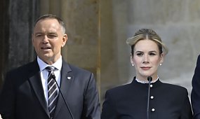 Marta Nawrocka zachwyciła taliowaną marynarką ze stójką. Ekspertka wskazała na jeden detal [zdjęcia]