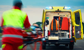 Nie żyje 3-latek potrącony przez karetkę w przedszkolu w Jedliczu. Chłopiec zmarł w szpitalu w Rzeszowie