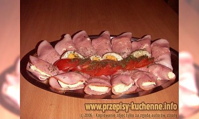 Szynka rolowana z kremem chrzanowym i jajkami