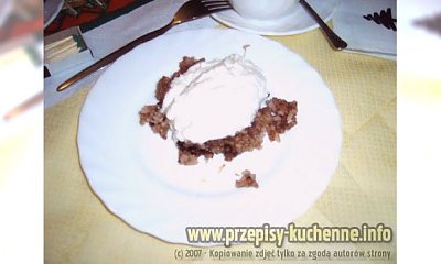 Ryż ze śmietana i śliwkami