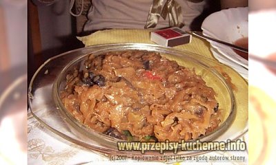 Wigilijna kapusta z grzybami i grochem