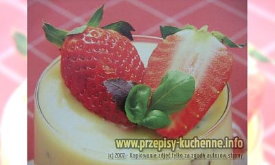 Deser z białą czekoladą i truskawkami