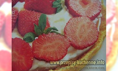 Słodka tarta z truskawkami