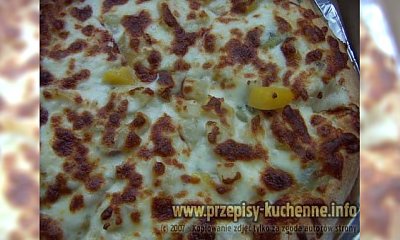 Pizza z bananami i kiwi