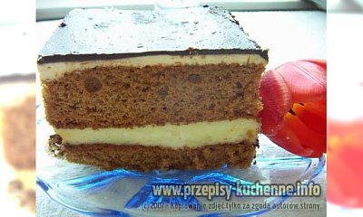 Biszkopt z budyniem i polewa