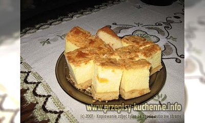 Wspaniały sernik z brzoskwiniami