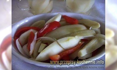 Wspaniałe ogórki z papryką