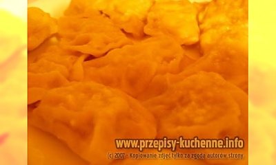 Pierogi z suszonymi śliwkami