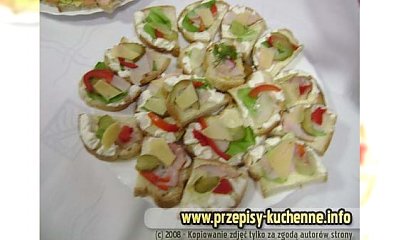 Kanapki z szynką i serkiem białym