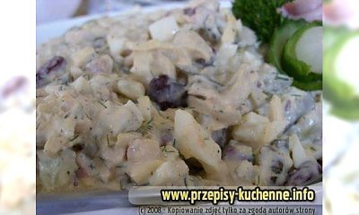 Sałatka z fasolą czerwoną i śledzikiem