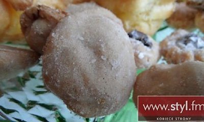 Cynamonki ciastka z wisienką