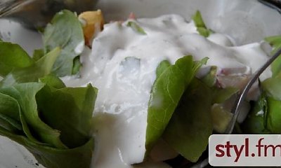 Sałatka z serem feta i jajkiem