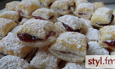 Ciastka z dżemem z róży z ciasta francuskiego