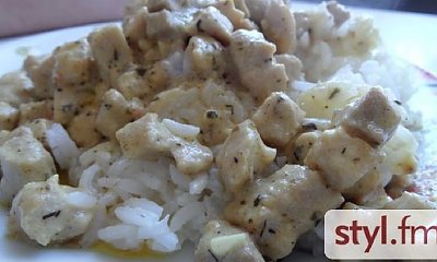 Kurczak z ryżem w sosie z ziół prowansalskich