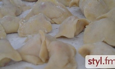 Pierogi z czerwonymi truskawkami