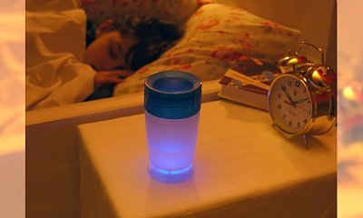 Kubek niekapek i lampka nocna w jednym