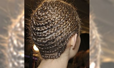 Warkoczykowy czepek – nietypowa stylizacja na pokazie Alexandra McQueen’a