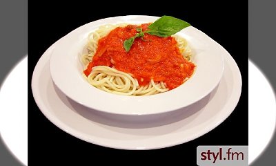 Ekspresowe spaghetti z sosem ze świeżych pomidorów