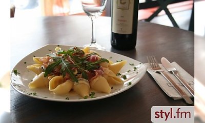 Pasta z szynką parmeńską i rukolą