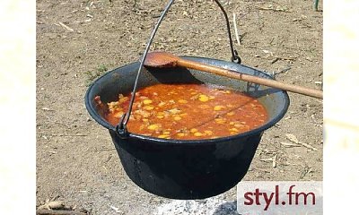 Szybki gulasz w sosie malinowym