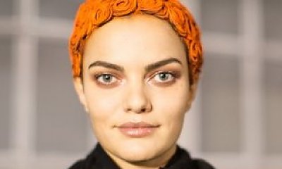 Kolorowe i płaskie upięcia pomysłu Givenchy