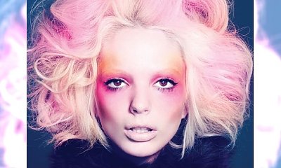 Stylowe wyzwanie: makijaż przy kolorowych włosach