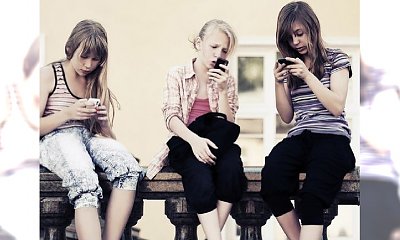 Młodzież uzależnia się od telefonów - fonoholizm kontrolowany