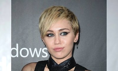 Miley Cyrus w przezroczystej sukni na czerwonym dywanie